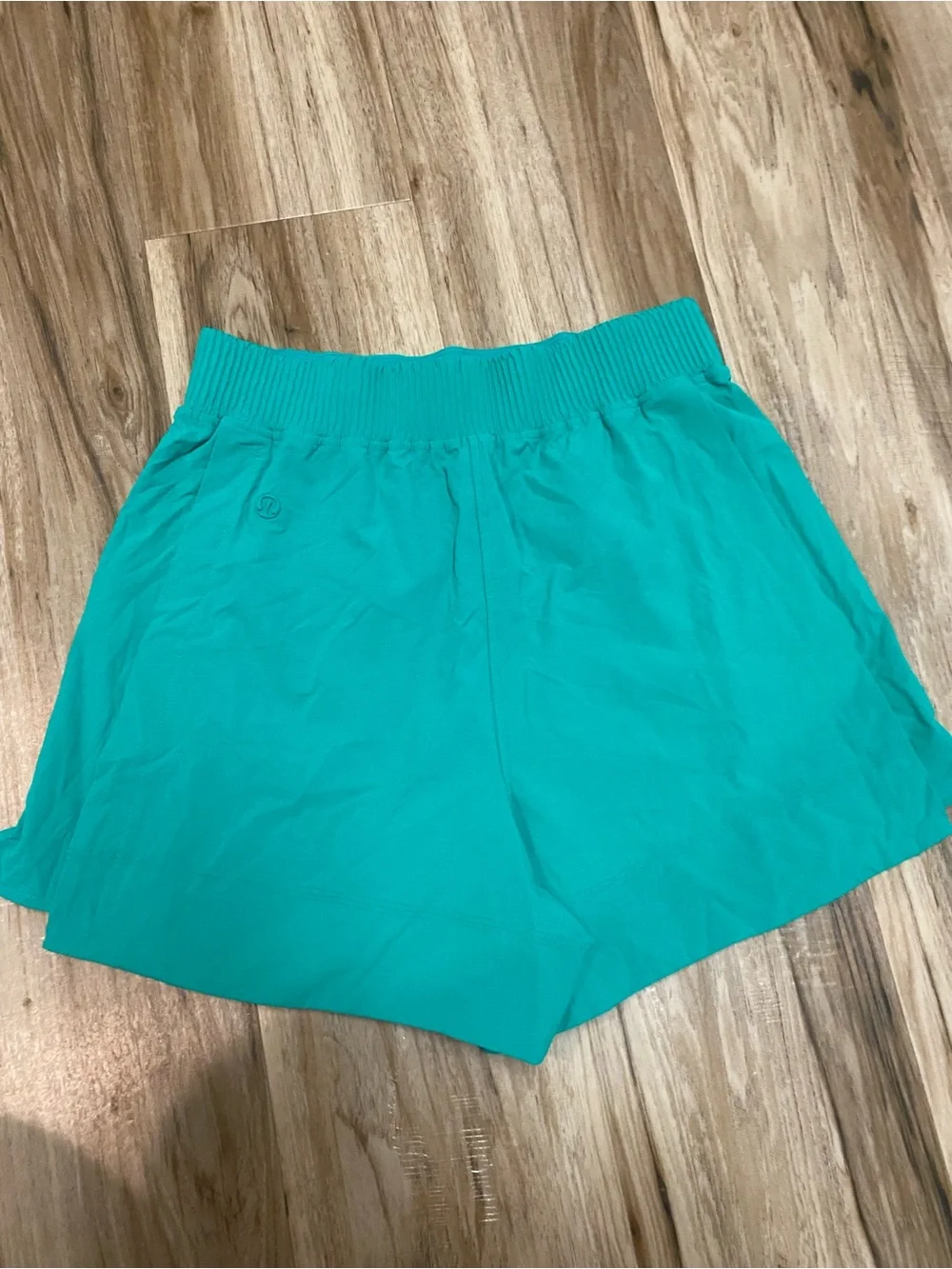 LULULEMON STRETCH WOVEN RELAXED FIT HIGH RISE SHORT 4” INSEAM KELLY GREEN SZ SM